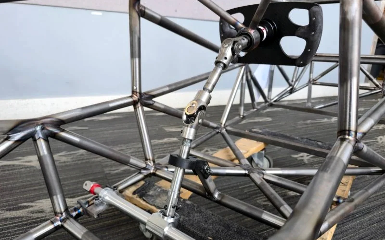 Formula SAE steering linkage packaged inside a steel tube chassis